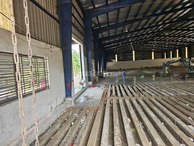 Cho thuê nhà xưởng trong KCN Tân Tạo,Bình Tân, KV: 4.500m2, X: 2.400m2