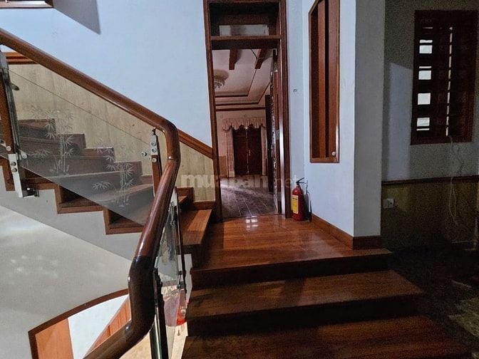 Siêu biệt thự MT Nguyễn Văn Khối (7x30) 1 hầm 4 tầng ST giá tốt