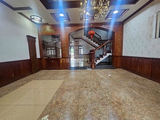 Siêu biệt thự MT Nguyễn Văn Khối (7x30) 1 hầm 4 tầng ST giá tốt