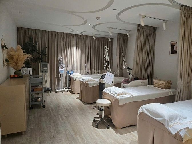 Bán gấp nhà 2 mặt tiền kinh doanh đường Hoàng Việt P.4 Quận Tân Bình