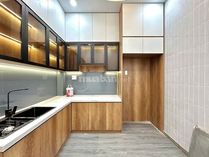 Khu nhà cao tầng, hẻm đẹp, xe tải quay đầu trung tâm Phú Nhuận