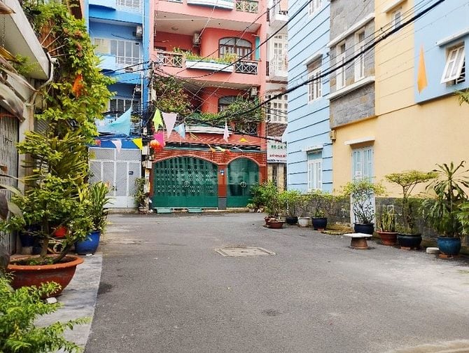Khu nhà cao tầng, hẻm đẹp, xe tải quay đầu trung tâm Phú Nhuận