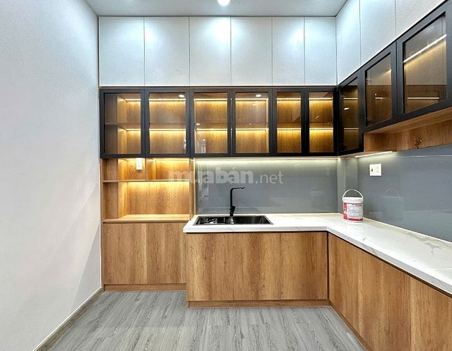 Khu nhà cao tầng, hẻm đẹp, xe tải quay đầu trung tâm Phú Nhuận