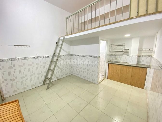 Phòng trọ ban công có gác 2tr8/thang có nhà xe riêng Đ.Lê Trọng Tấn 