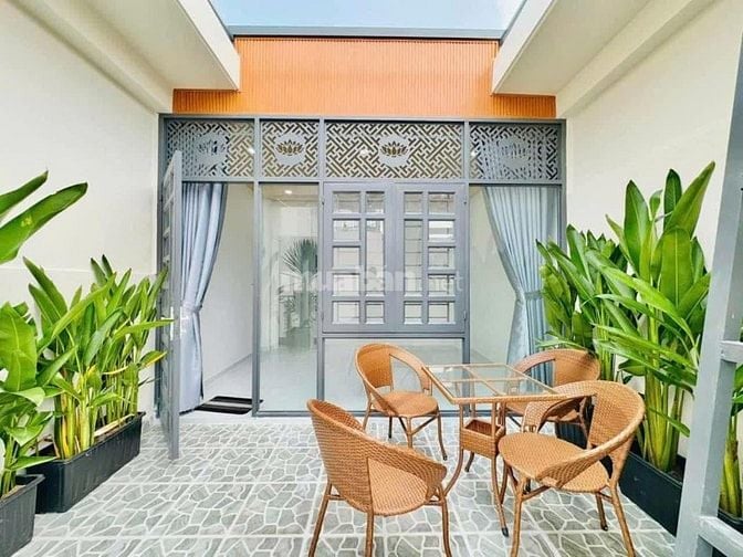 Cần bán gấp nhà 54m2 ngay Dương Quảng Hàm, GV. Giá: 2 Tỷ 510tr, hẻm 5m