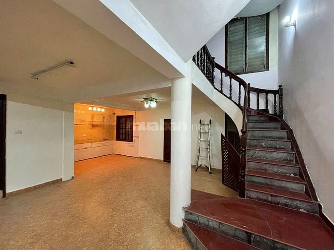 Cho thuê nhà ngõ 317 Hoàng Hoa Thám, cách dốc Tam Đa 50m