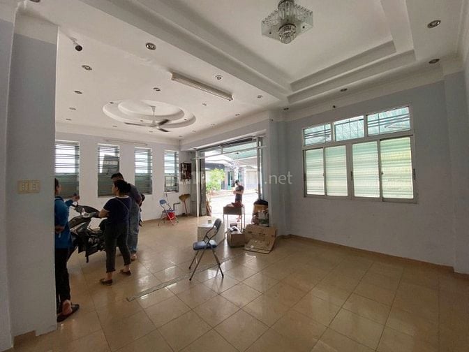 Cho thuê nhà mặt tiền Lạc Long Quân, P.8, Q.Tân Bình giá 16tr