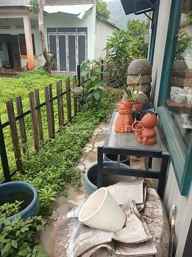 Sang tiệm gốm đang hoạt động tại thị trấn gia ray đồng nai