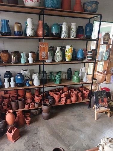 Sang tiệm gốm đang hoạt động tại thị trấn gia ray đồng nai