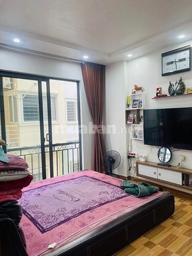 Bán nhà mặt phố Thái Thịnh tiện ở, kinh doanh, làm văn phòng DT: 60m2