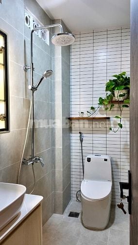 Nhà Huỳnh Văn Bánh 2 MT, ngang 4.6m, 59m2, đầy đủ nội thất cao cấp