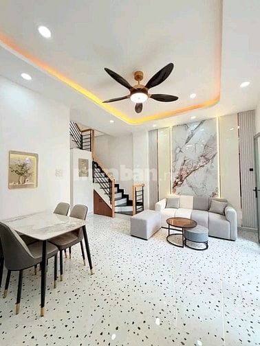 Kẹt vốn bán nhà Lý Thái Tổ, Quận 10. Giá 2,81 tỷ/60m2, sang tên ngay 