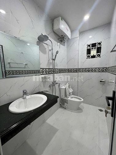 Mình cho thuê nhà mới xây,thang máy tại: Hoàng Hoa Thám