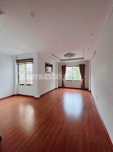 Mình cho thuê nhà mới xây,thang máy tại: Hoàng Hoa Thám