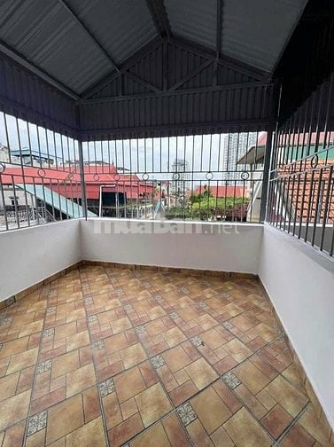 Mình cho thuê nhà mới xây,thang máy tại: Hoàng Hoa Thám