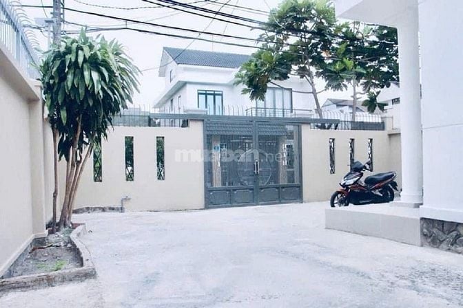 Cho thuê biệt thự P. Hiệp Bình Chánh, Q.Thủ Đức: 10mx20m(2 Lầu)