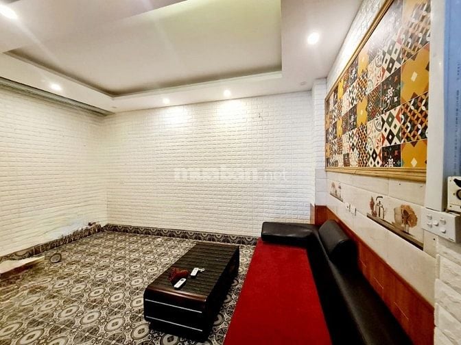 Nhà Đẹp Phố VIP Nguyên Hồng, Đống Đa 45m, 6 tầng, mt 5m, giá 33 tỷ.