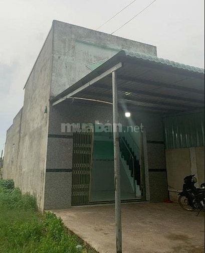 Cho thuê nhà nguyên căn  gác lửng mặt tiền  đường nhựa 