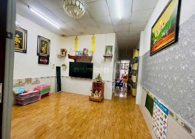 cần bán căn nhà ở chợ Thới Tứ Hóc Môn 88m2 820 TRIỆU Sổ hồng riêng.