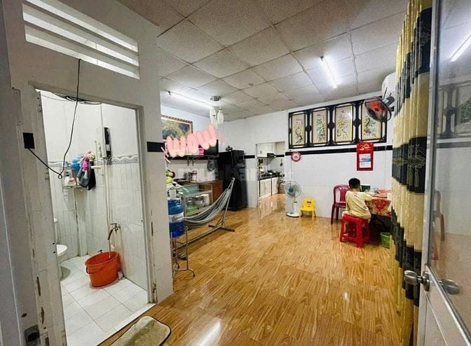 cần bán căn nhà ở chợ Thới Tứ Hóc Môn 88m2 820 TRIỆU Sổ hồng riêng.