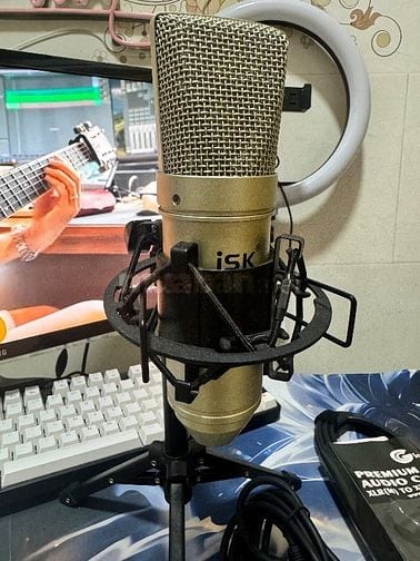 Cần pass Micro livestream AT 100 