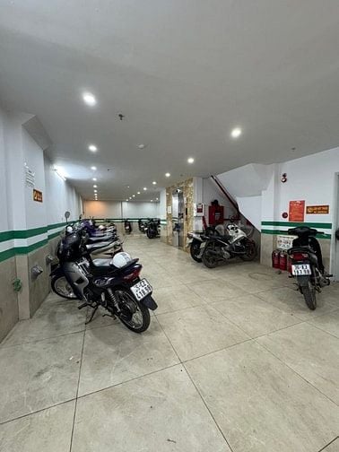 Bán nhà ngõ 387 Vũ Tông phan, 120m2, 7T, MT 6,5m, cho thuê 150tr/1T.