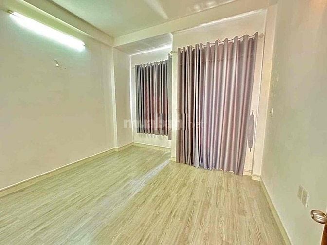 Nhà 3 lầu đúc Nguyễn Ảnh Thủ, 4mx16m, 5 phòng ngủ, 5WC, hẻm xe hơi