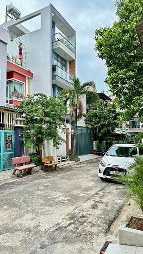 Bán Nhà 3 tầng lầu 4 Pn Sổ Hồng Riêng đường Trần Văn Mười