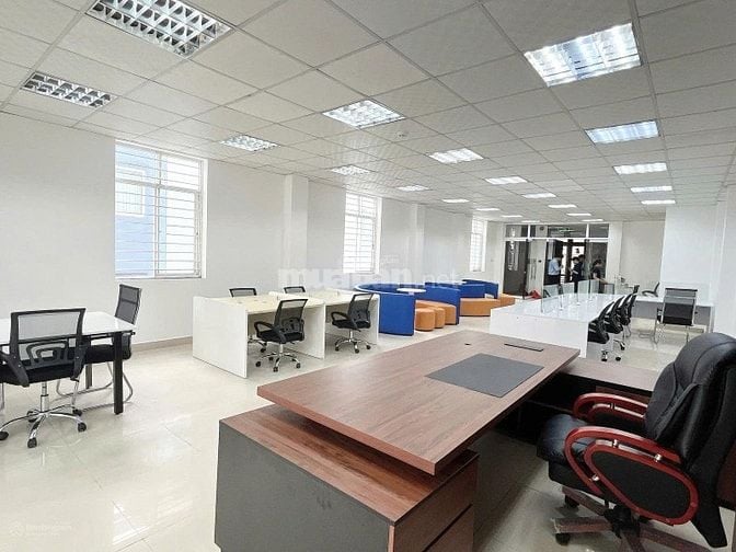BÁN TOÀ VĂN PHÒNG HOÀNG QUỐC VIỆT, 270M2 × 8 TẦNG, MT 10.5M, 135 TỶ