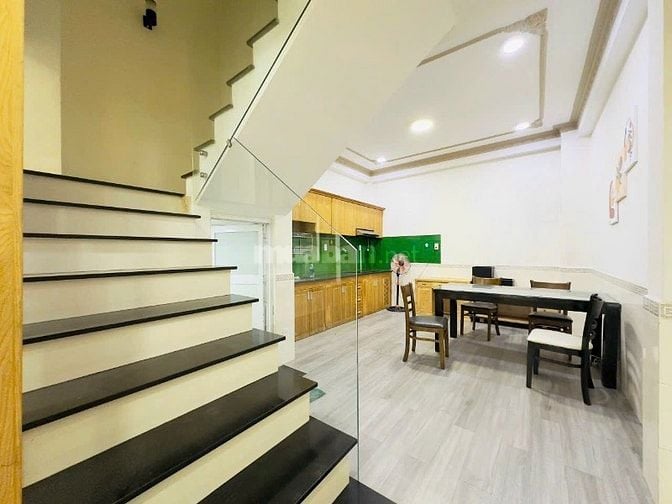 Bán căn 40,7m2 giá 1 tỷ 990 triệu đường Lê Hồng Phong, P2, Quận 5
