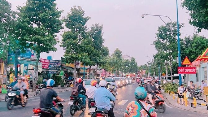 CHÍNH CHỦ CẦN BÁN GẤP NHÀ MẶT TIỀN LÊ THỊ HÀ FULL THỔ CƯ GIÁ TL
