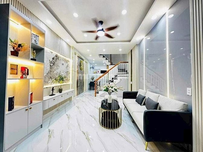 Bán gấp nhà NGUYỄN THANH TUYỀN ngay chợ PHẠM VĂN HAI 200M Giá 3,26 Tỷ