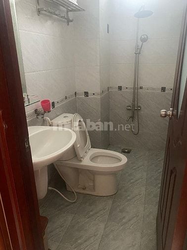 Cần sang khách sạn 32 phòng quận Bình Tân