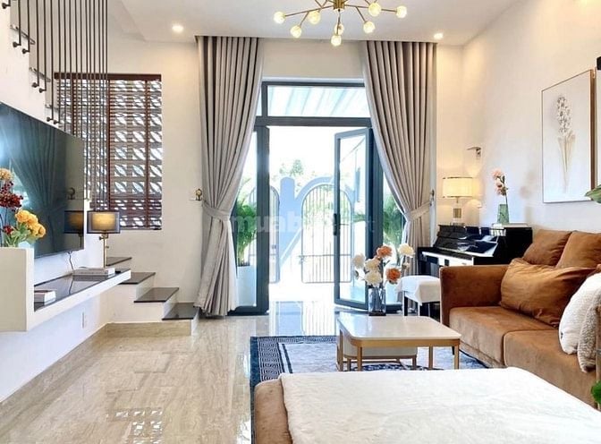 Nhà trống dọn ở ngay - Đường Lê Bình. Gần bệnh viện Thống Nhất