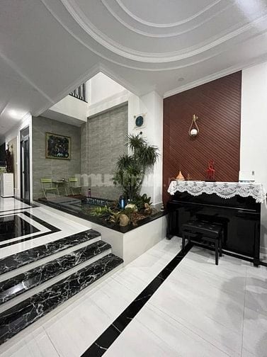 Nhà trống dọn ở ngay - Đường Lê Bình. Gần bệnh viện Thống Nhất