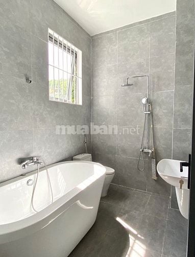 Nhà trống dọn ở ngay - Đường Lê Bình. Gần bệnh viện Thống Nhất