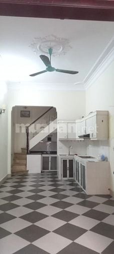 Cho thuê căn hộ riêng 3 tầng ngõ 1 Bùi Xương Trạch, ô tô đỗ sát cổng, 