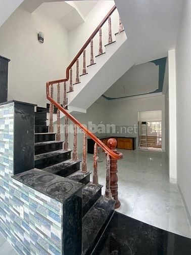 NHÀ MỚI XÂY, SẠCH ĐẸP, NHIỀU CÂY XANH VỊ TRÍ GẦN TRUNG TÂM, GIÁ TỐT