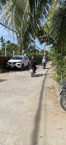 NHÀ MỚI XÂY, SẠCH ĐẸP, NHIỀU CÂY XANH VỊ TRÍ GẦN TRUNG TÂM, GIÁ TỐT