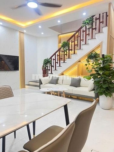 La Phù nhà đẹp mới vào ở luôn NỞ HẬU. 3 phòng ngủ 4 tầng công năng đầy