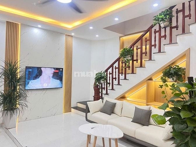 La Phù nhà đẹp mới vào ở luôn NỞ HẬU. 3 phòng ngủ 4 tầng công năng đầy