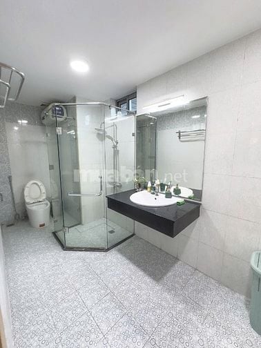 Cho thuê căn hộ 2 PN, 2 WC, 150m2, đầy đủ nội thất cao cấp tại Kim Mã