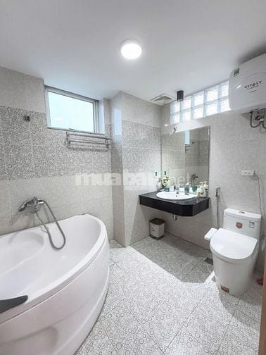 Cho thuê căn hộ 2 PN, 2 WC, 150m2, đầy đủ nội thất cao cấp tại Kim Mã