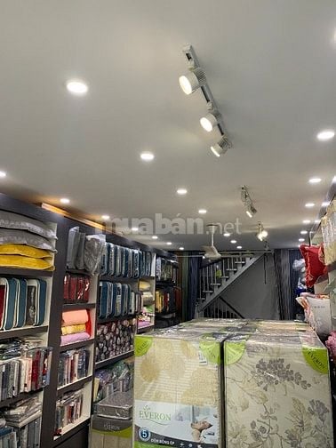 Chính chủ bán căn nhà mặt phố Lạc Long Quân, Tây Hồ