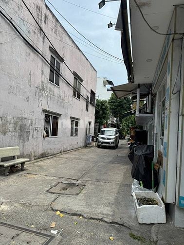 Bán nhà cấp 4 , 2 mặt trước sau 