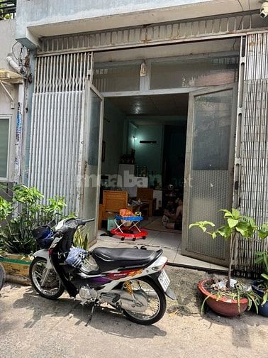 Bán nhà cấp 4 , 2 mặt trước sau 