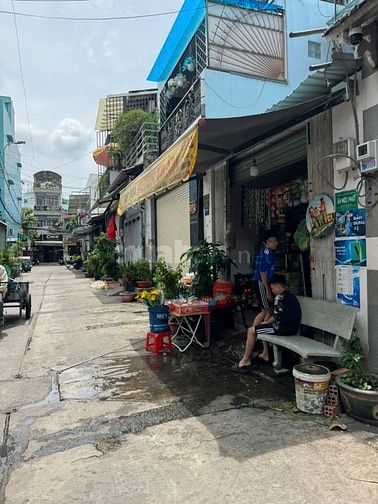Bán nhà cấp 4 , 2 mặt trước sau 