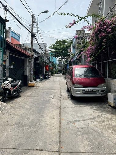 Bán nhà cấp 4 , 2 mặt trước sau 