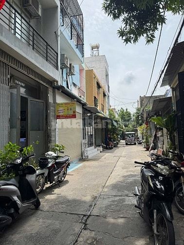 Bán nhà cấp 4 , 2 mặt trước sau 