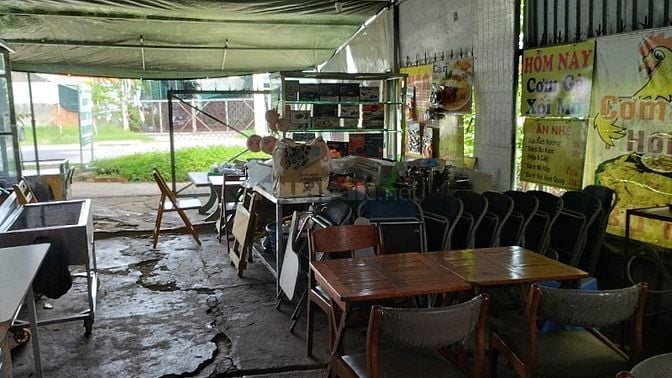 Sang nhà thuốc, cửa hàng mua bán đồ cũ 